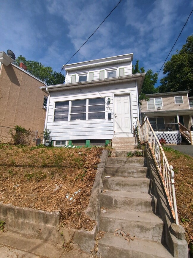 Building Photo - 623 S Connell St