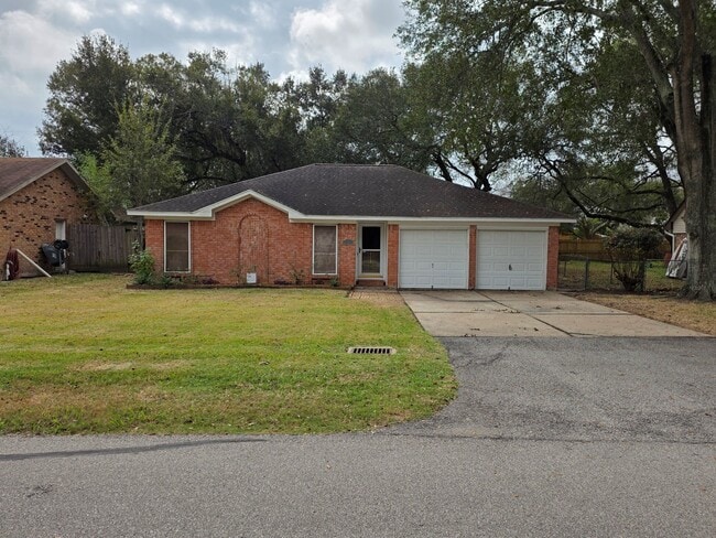 Building Photo - 2121 Redwood St