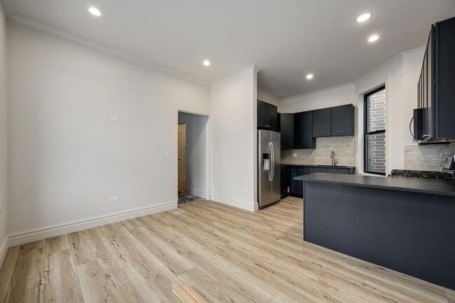 Photo - 1710 W Belmont Ave Unit 302