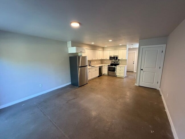 Building Photo - 2901 Waverly Dr SE Rental