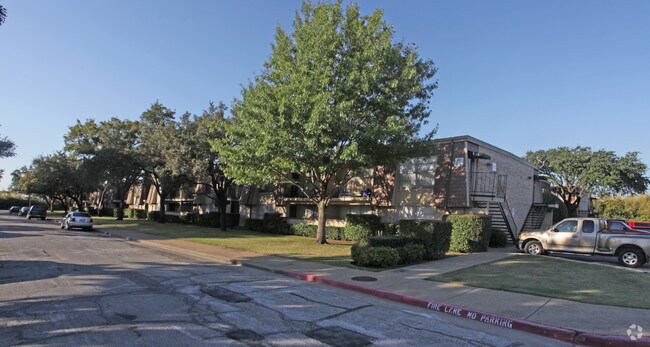 Photo - Moulin Rouge Apartments