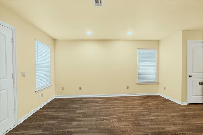 Photo - 1716 S Waco St