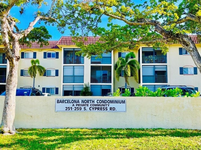 Photo - 257 S Cypress Rd Unidad 442