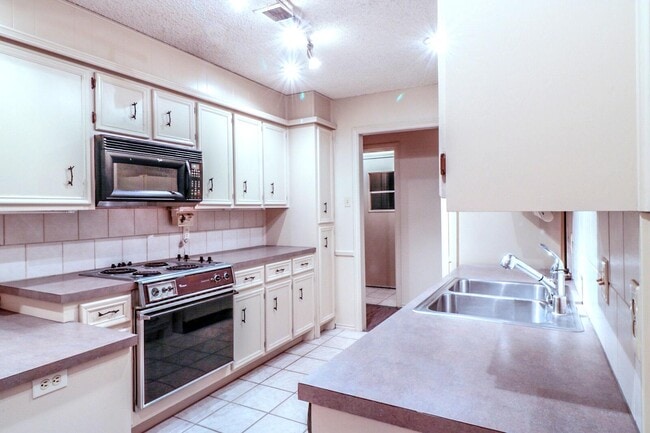 Photo - 2735 79th St