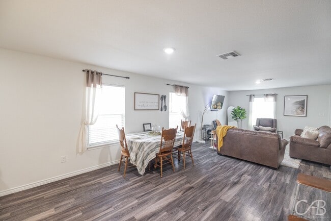 Photo - 7910 Vineyard Dr