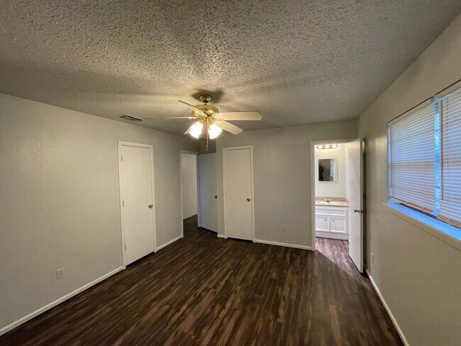 Photo - 7206 Avenue W