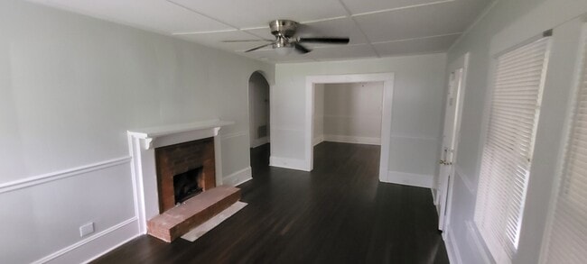 Photo - 923 Rosewood Pl