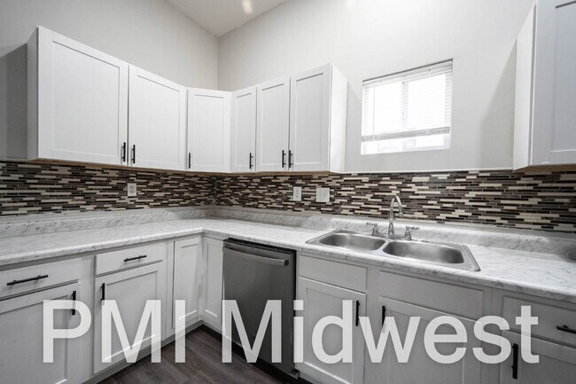 Photo - 925 N Sheffield Ave