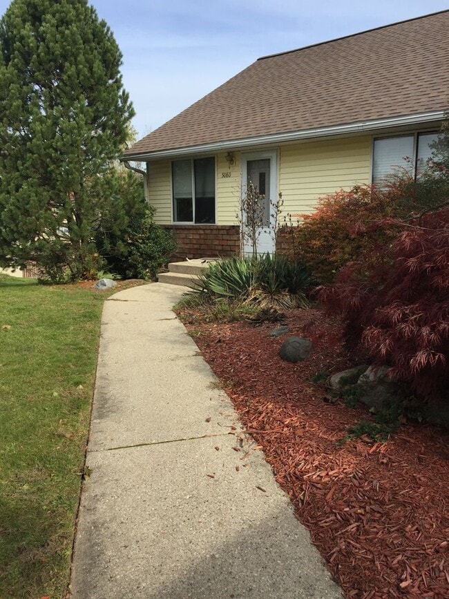 Four Bedroom Large Duplex in Kentwood Scho... - Four Bedroom Large Duplex in Kentwood Scho... Townhome