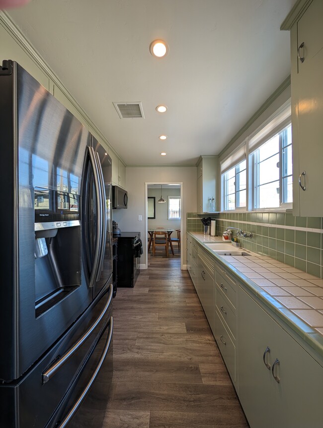 Photo - 411 Birch St