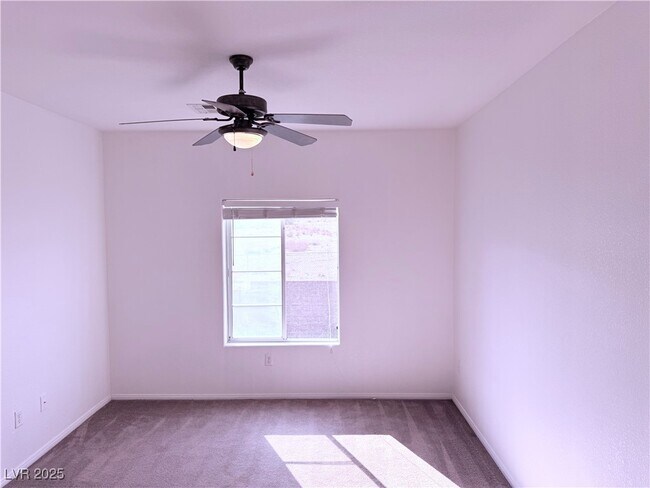 Building Photo - 3805 Ormond Beach St Unit 201