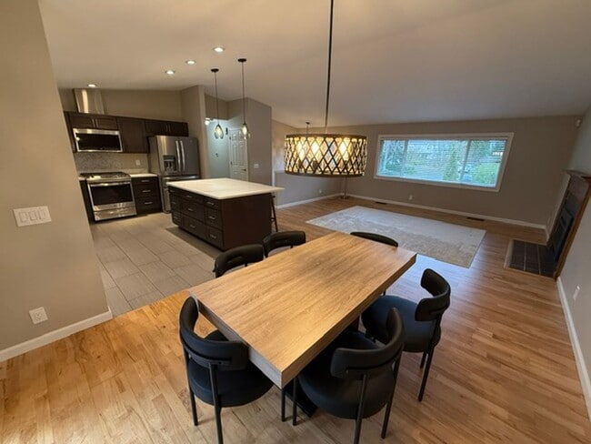 Photo - UPDATED 4 BED, 3 BATH KIRKLAND HOUSE FOR RENT AVAILABLE NOW!