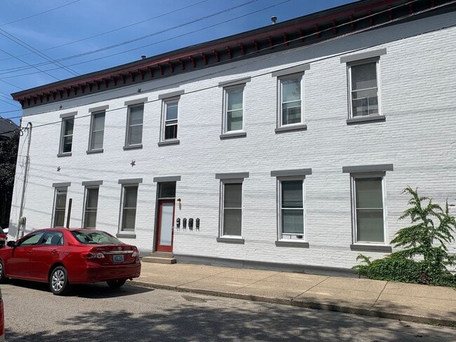 Building Photo - 642 Philadelphia St Unit 2F Rental