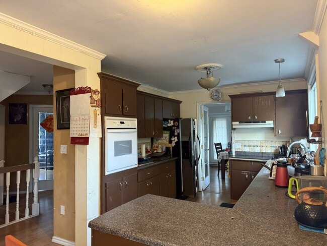 Photo - 5715 Royal Oak Ave