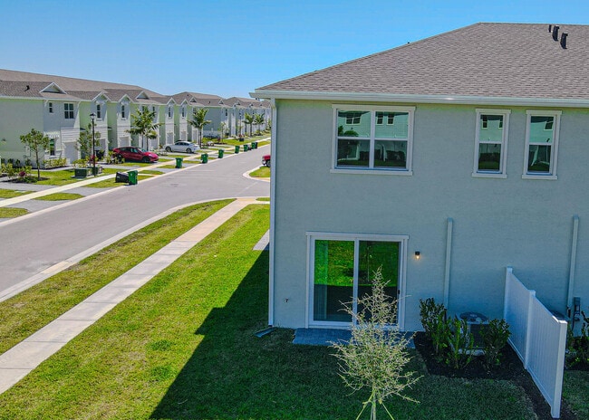 Photo - 503 Rivergrass St
