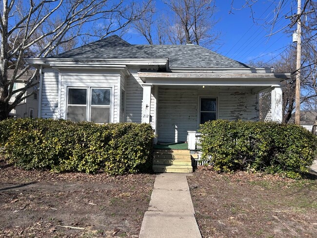 Building Photo - 212 E 11th Ave