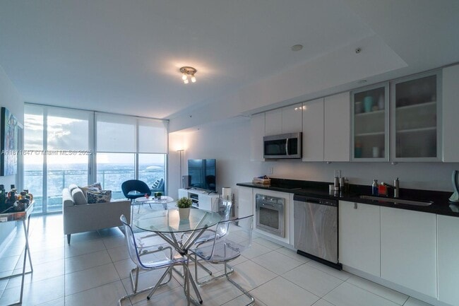 Building Photo - 92 SW 3rd St Unit 4507 Rental