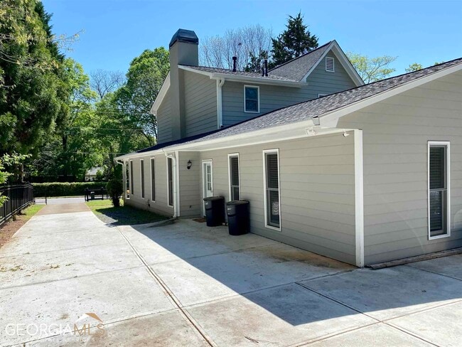 Photo - 3465 Madison St