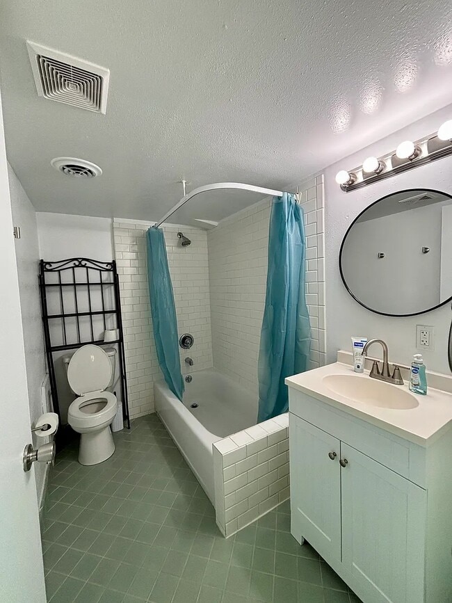 Photo - 111 W Janin Cir