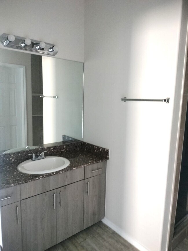 4905 N Hiawatha Dr Unit 1