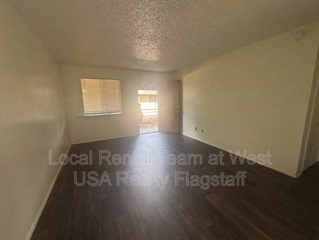 Photo - 2219 E Dortha Ave Unit Apt 5