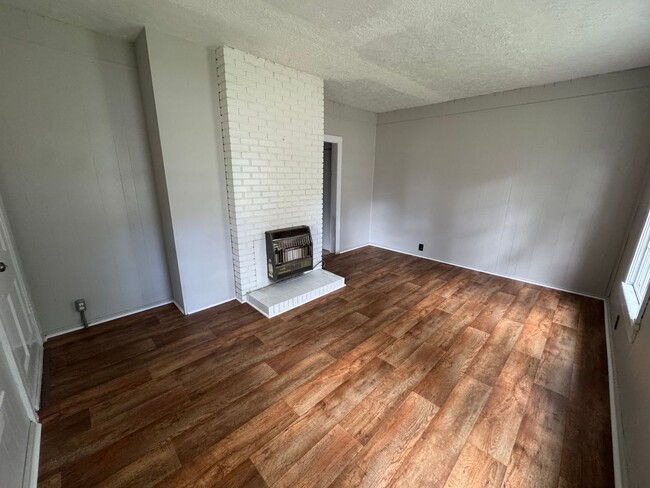 Photo - 2 Bedrooms- 1 Bathroom- Apartment in Lindale!