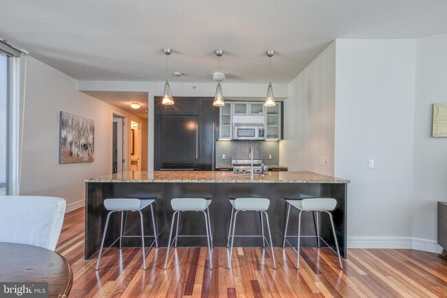 Photo - 1414 S Penn Square Unidad 16A