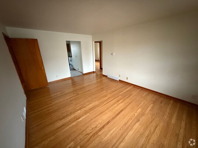Building Photo - Spacious 2 Bedroom Apartment in Excellent ... Unit 4301 Wooded Way-WW-19