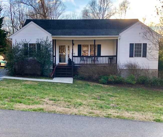 4 Bedroom Home in Lynchburg - 4 Bedroom Home in Lynchburg