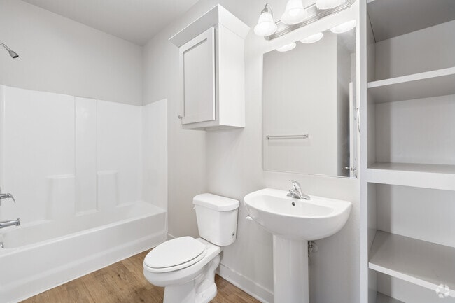 2BR, 1BA - 853SF - Bathroom