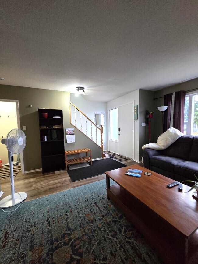 Photo - 3316 Sparks St