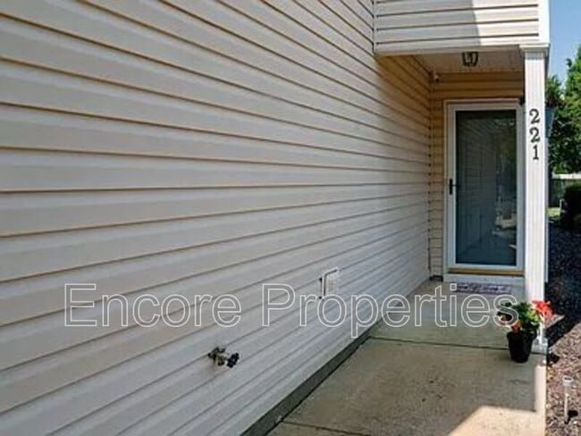 Photo - 221 Danesway Dr