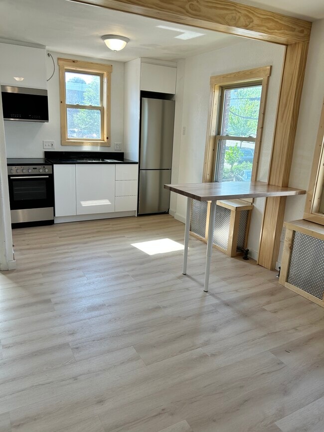 open concept studio - 217 N Franklin St Unit 217B
