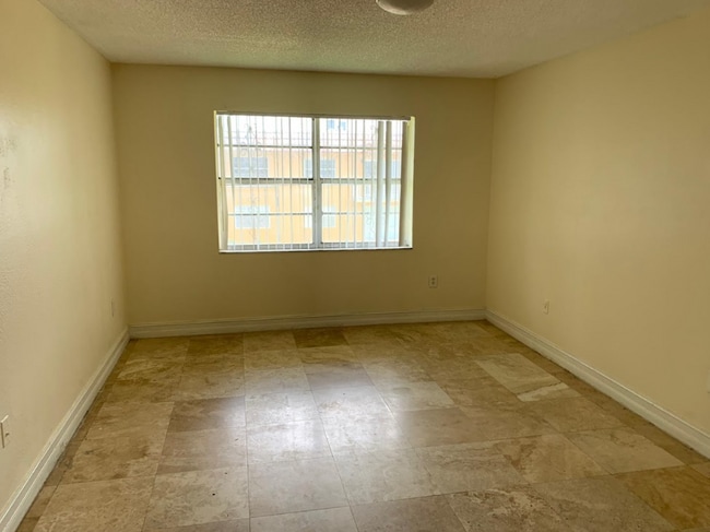 Photo - 505 NW 177th St