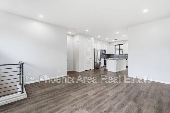 Building Photo - 2090 S Dorsey Ln Unit 1048