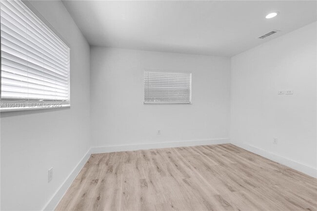 Photo - 2512 NE 182nd Terrace Unit 1