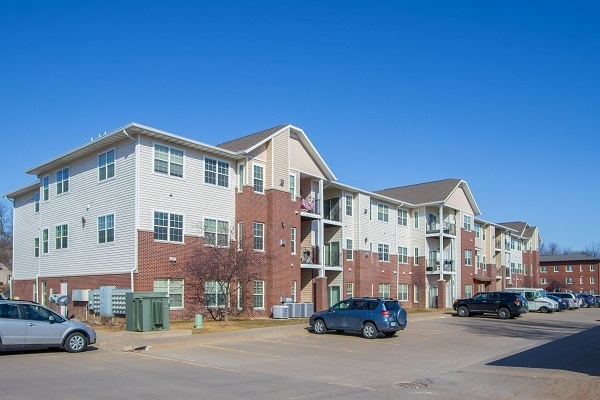 Building - 600 Grandview Ct (Iowa City, IA)