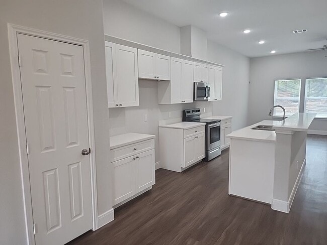 Photo - 832 Elkhart St