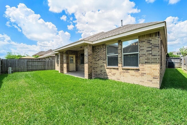 Building Photo - 14726 Woodland Dawn Rental