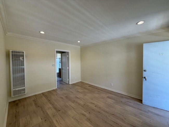 Photo - 3753 S Barrington Ave Unidad 16