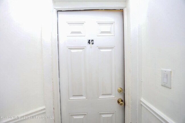 Photo - 141 St James St