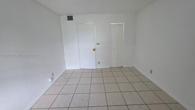 4550 NW 9th St Unit 308E