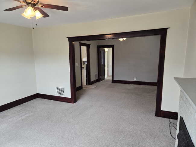 LR to DR - 295 Crestwood Ave Unit Upper