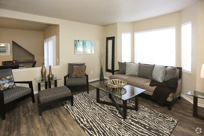 2BR, 2BA - 1150 SF