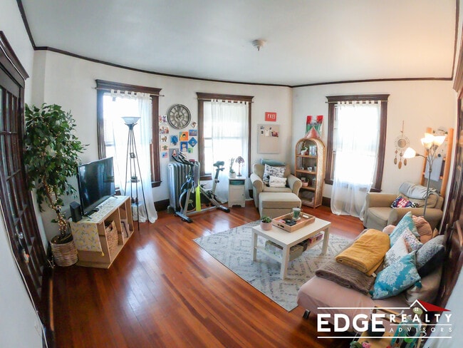 Photo - 324 Faneuil St