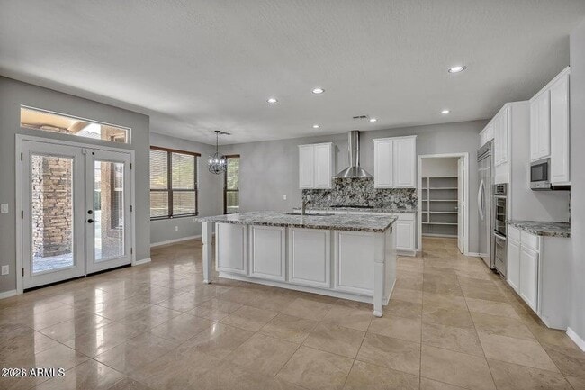 2717 E Teakwood Pl