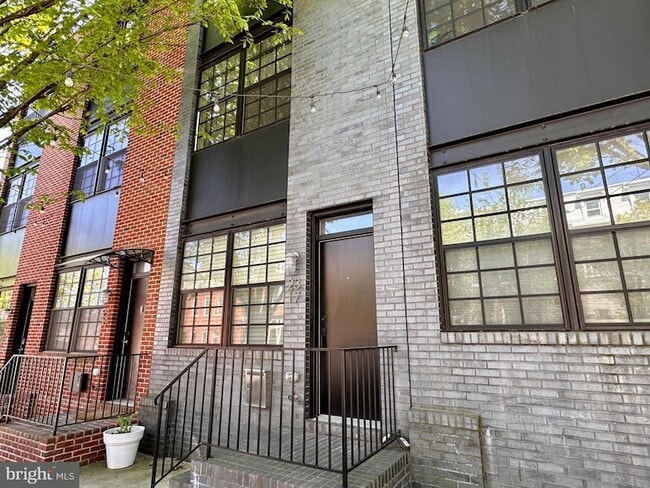 Photo - 2317 E Fairmount Ave