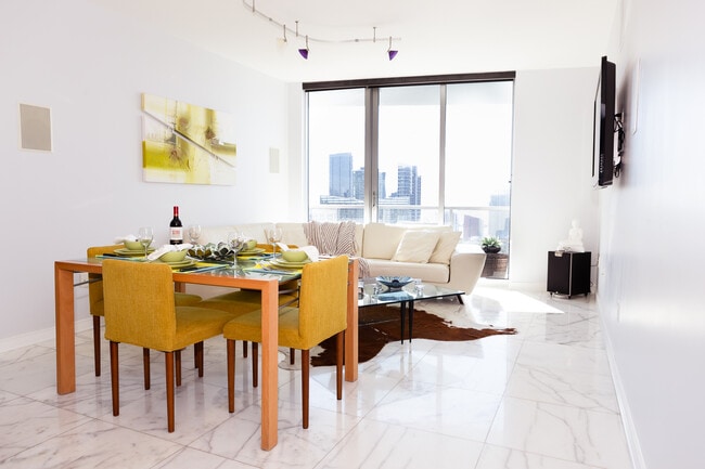 Tastefully Furnished - 185 SW 7th St Unit 3904