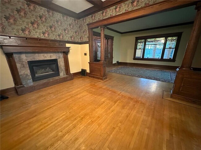 Photo - 216 Litchfield Ave SE