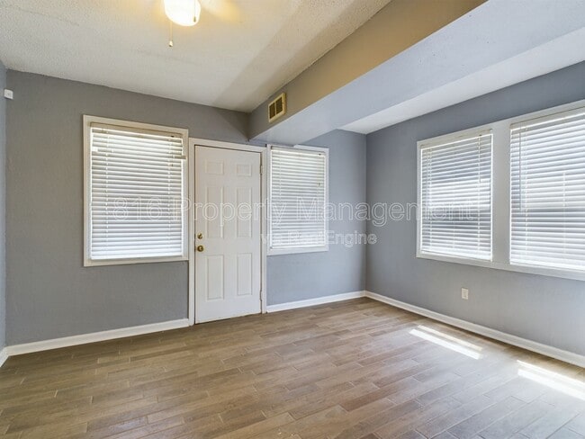 Building Photo - 2938 Flora Ave Unit 1s